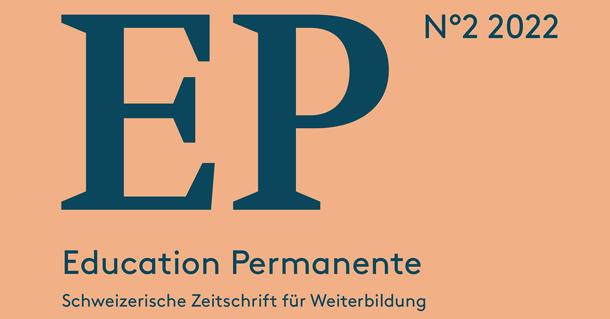 Der grau-schwarze Schriftzug der EP auf braun-orangem Hintergrund, wobei die zweite Ausgabe der EP 2022 sich der Geschichte der Erwachsenenbildung widmet
