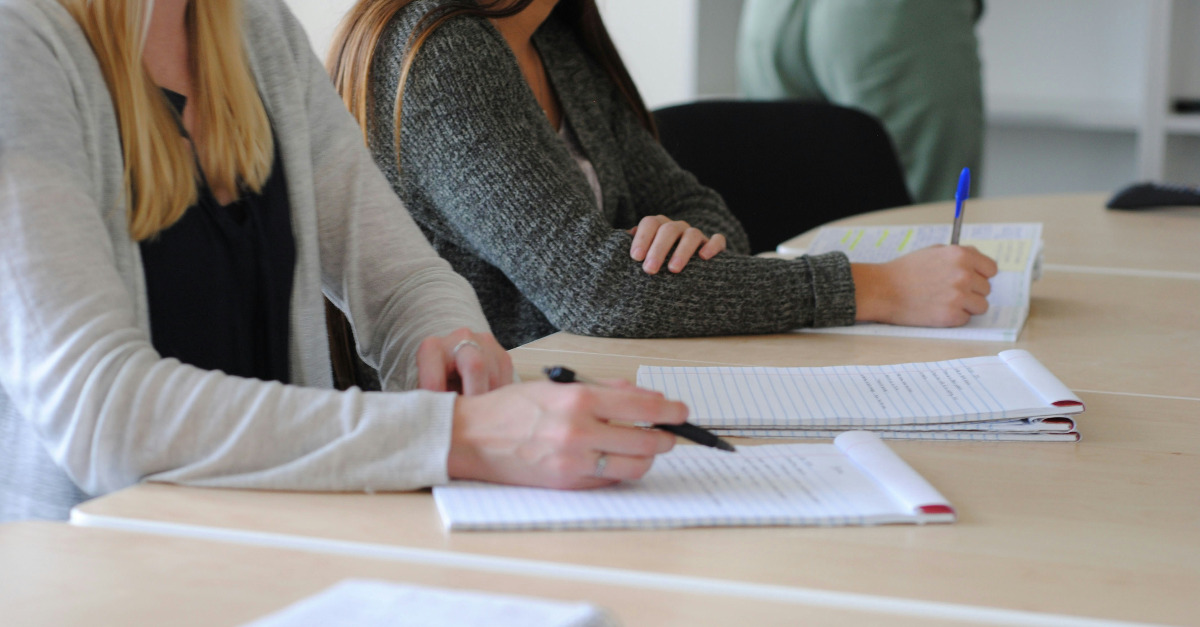 Neuer Praxisleitfaden: Qualität in der Förderung von Grundkompetenzen gemeinsam gestalten